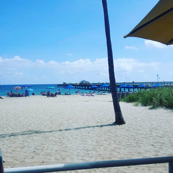 Photo taken at Aruba Beach Cafe by T. T. on 10/16/2019