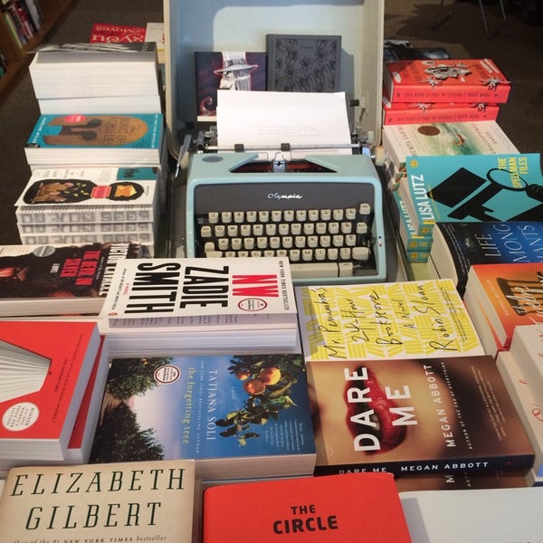 10/13/2013 tarihinde Sarah S.ziyaretçi tarafından The Astoria Bookshop'de çekilen fotoğraf