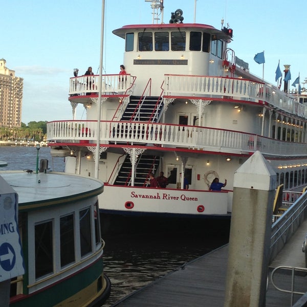 4/18/2013 tarihinde Beth 3.ziyaretçi tarafından Savannah&#39;s Riverboat Cruises'de çekilen fotoğraf