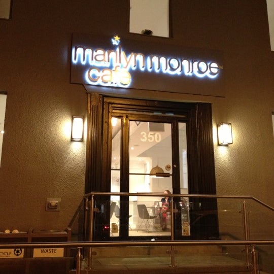 11/22/2012 tarihinde Peter N.ziyaretçi tarafından Marilyn Monroe Cafe'de çekilen fotoğraf
