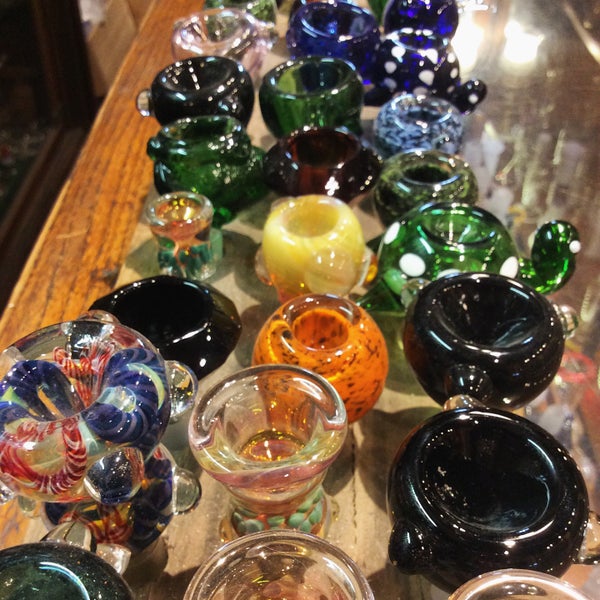 I love this place!! Such great vibes when you walk in. Staff is very cool and know their stuff. They have a huge selection of beautiful glass and pipes. This is my go to for any smoking accessories!