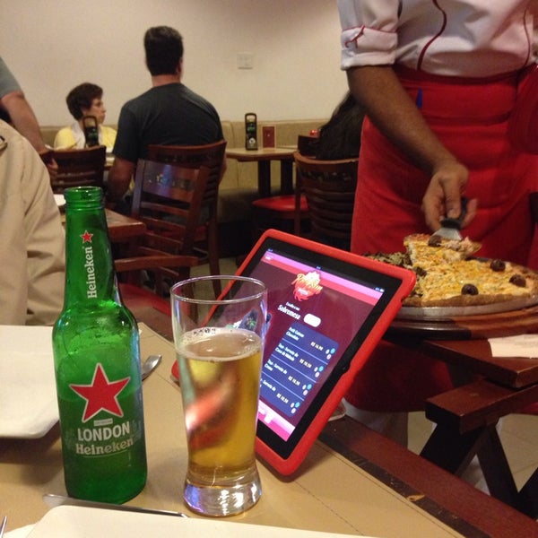 Foto diambil di RedSun Pizza oleh Ana Carolina Z. pada 7/13/2014