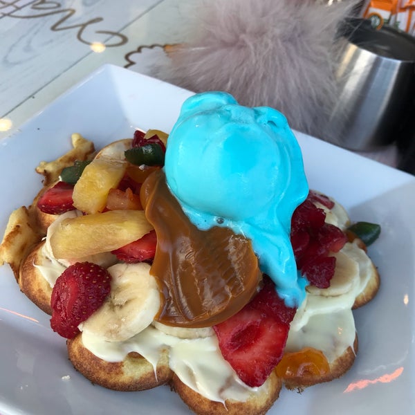 Photo taken at Granny’s Waffles by Ayşe on 6/25/2019