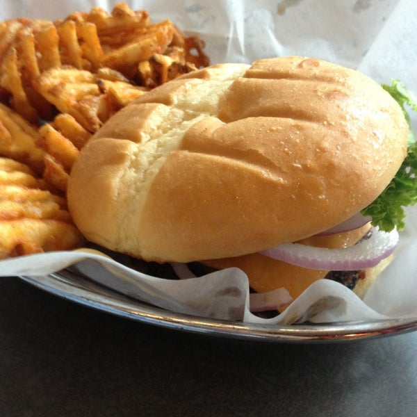 8/20/2013にStephanie M.がPunch Burgerで撮った写真