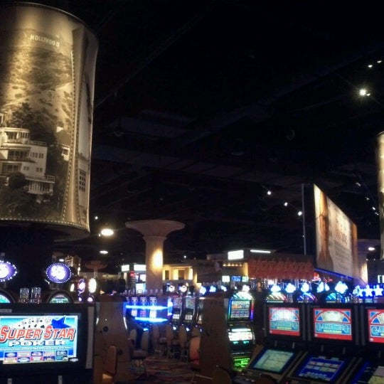 รูปภาพถ่ายที่ Hollywood Casino Perryville โดย Kendall W. เมื่อ 2/1/2013