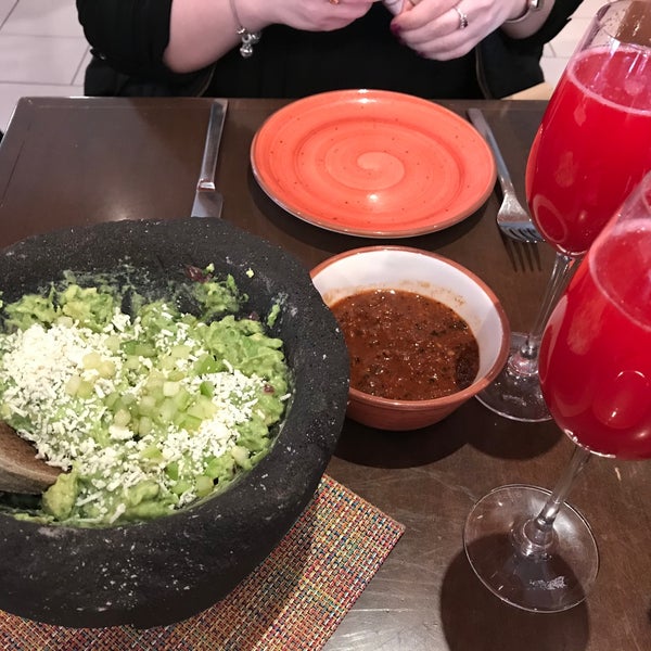2/29/2020 tarihinde Adriana M.ziyaretçi tarafından Oyamel Cocina Mexicana'de çekilen fotoğraf