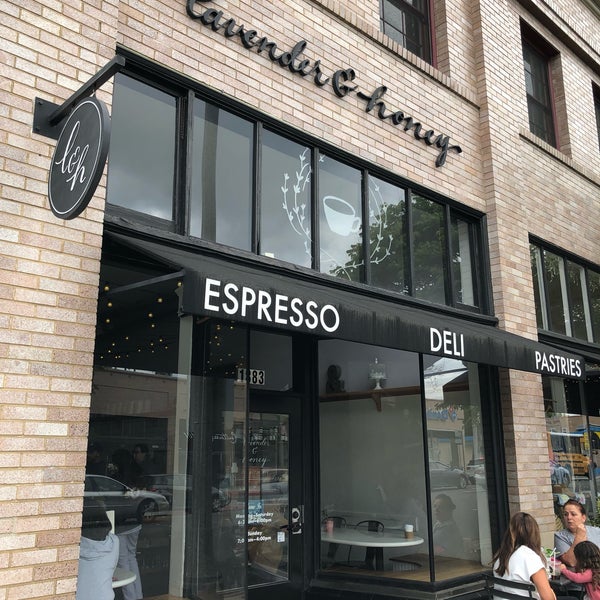 5/11/2019 tarihinde Inoue H.ziyaretçi tarafından Lavender &amp; Honey Espresso Bar'de çekilen fotoğraf