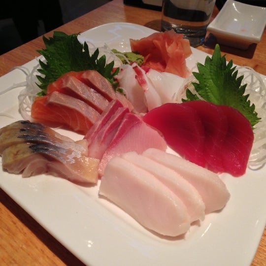Foto tomada en Umi Japanese Restaurant  por Andy C. el 4/28/2013
