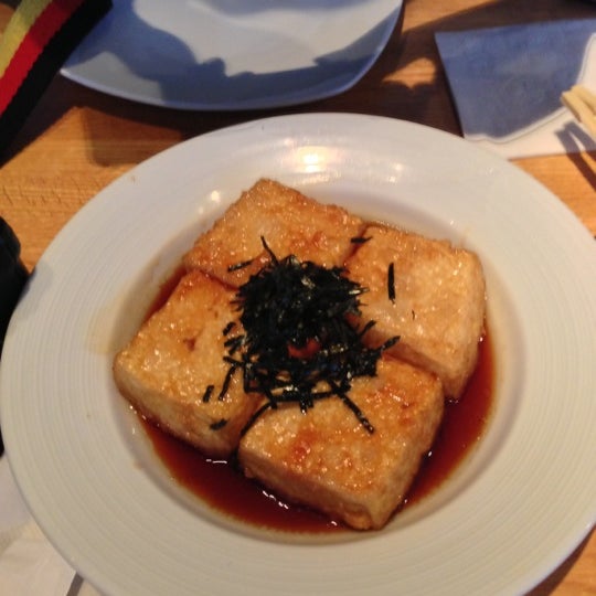 รูปภาพถ่ายที่ Umi Japanese Restaurant โดย Andy C. เมื่อ 4/28/2013