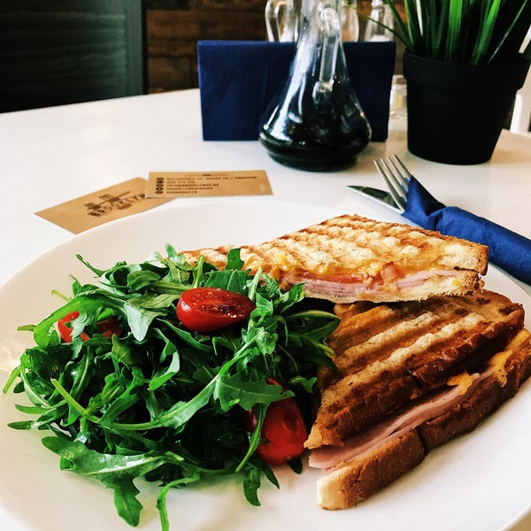 From tomorrow morning - Fresh, hot, grilled sandwiches with a Scottish cheddar, ham, tomatoes and a fresh, lightly dressed rocket salad. Also available vegetarian too. 100,- czk