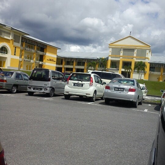 Parking Lot Kolej Laila Taib Parking