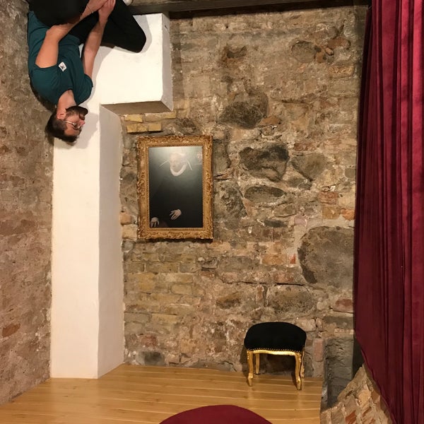 Foto diambil di Vilnil.Museum of illusions oleh Patrik P. pada 11/9/2019