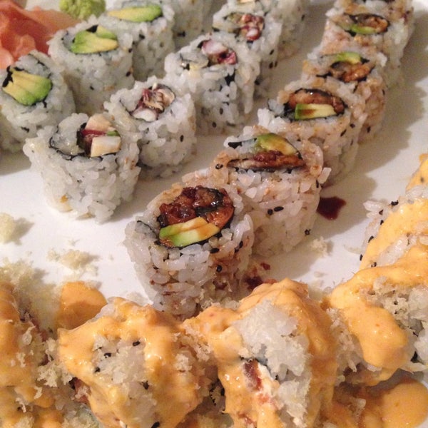 7/10/2015 tarihinde Lisa A.ziyaretçi tarafından Friends Sushi'de çekilen fotoğraf