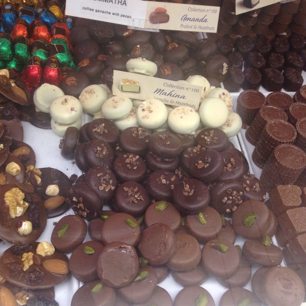 7/9/2015에 Lisa A.님이 Leonidas Chocolate에서 찍은 사진