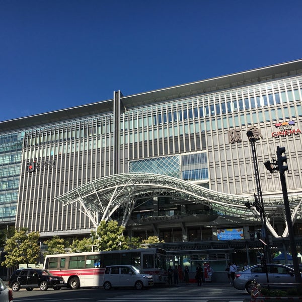 รูปภาพถ่ายที่ Hakata Station โดย Yasu K. เมื่อ 8/4/2017