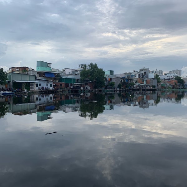 Das Foto wurde bei Nhà Hàng Song Tân von Scott🇭🇰🇨🇳🇹🇭🇨🇦 am 7/19/2019 aufgenommen