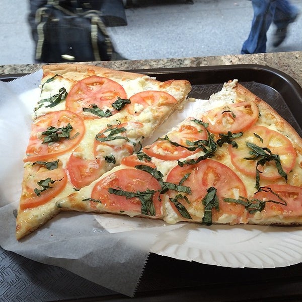 Снимок сделан в Previti Pizza пользователем Charles S. 3/13/2014