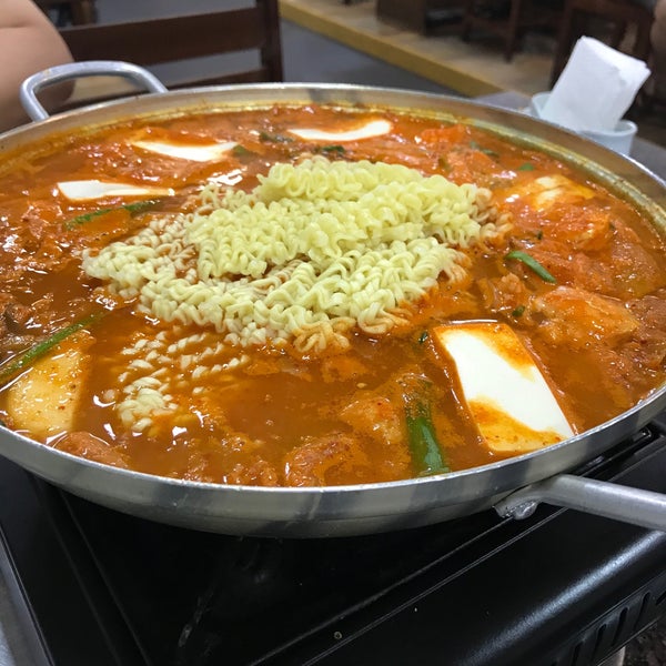 รูปภาพถ่ายที่ Hanwoori Korean Restaurant (한우리) โดย Khoo W. เมื่อ 11/16/2019