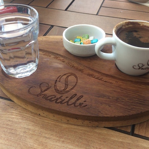 รูปภาพถ่ายที่ Shatilli Cafe Xtra โดย Bülent เมื่อ 7/7/2019