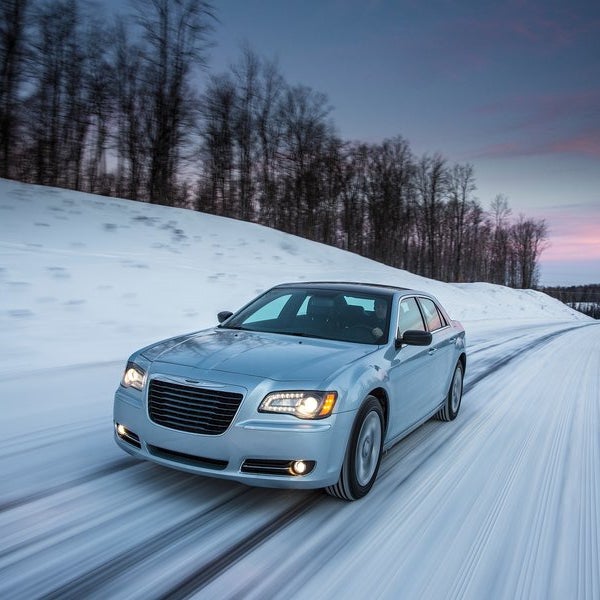 DriverMom reviews the 2013 Chrysler 300 Glacier (we got a Mom-friendliness score of 'A'):