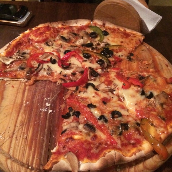 รูปภาพถ่ายที่ Sette Pizza โดย Franco G. เมื่อ 12/10/2015