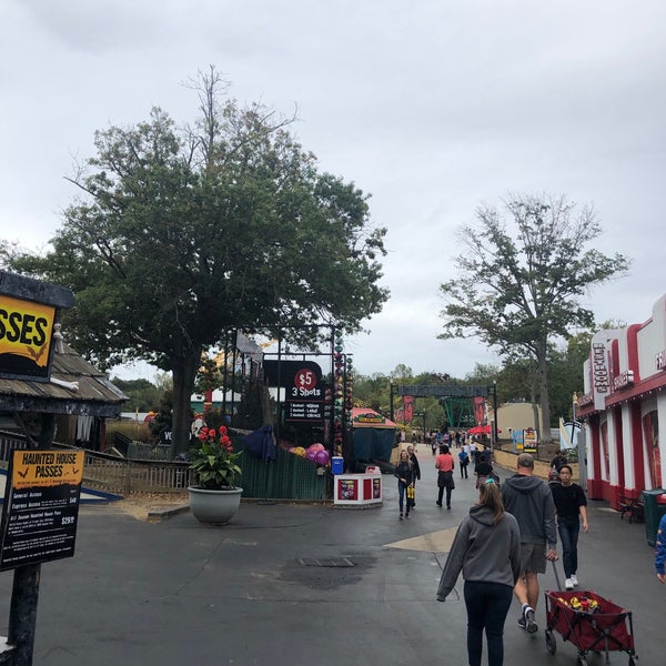 Foto tomada en Six Flags America  por abdullah A. el 10/6/2019