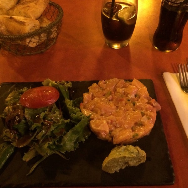Very nice staff. Salmon tartare was flavorless. It came recommended but don't be fooled. It looks better than it tastes.  I'd rather eat an ugly delicious meal than a pretty bland one. Do not order.
