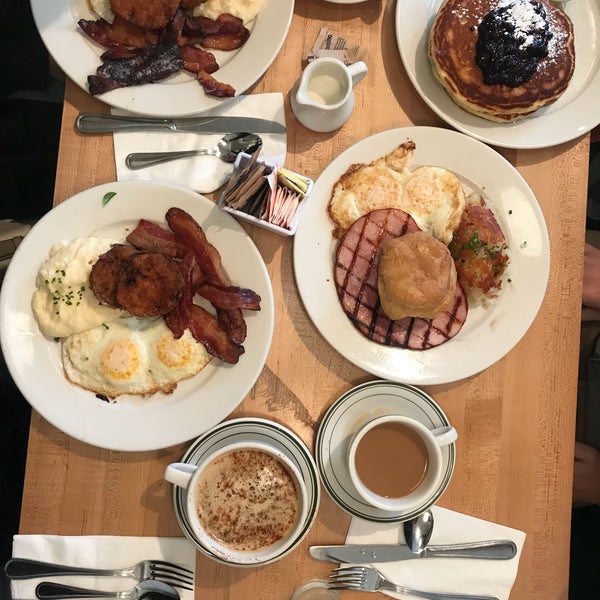 Foto diambil di Clinton St. Baking Co. &amp; Restaurant oleh Karen K. pada 2/24/2018