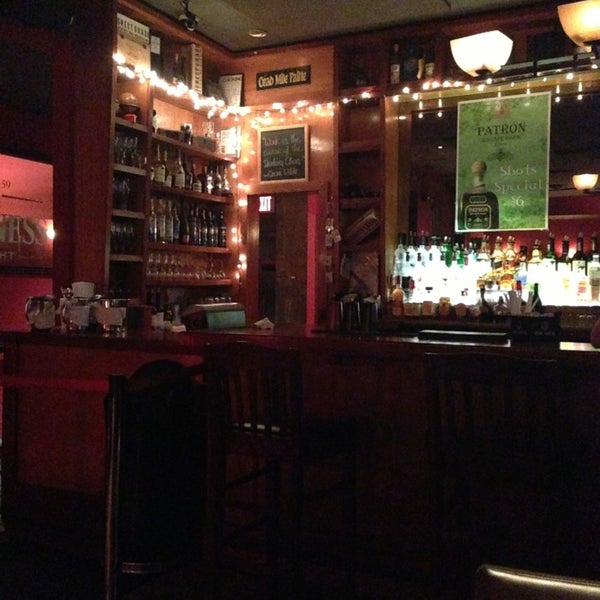 รูปภาพถ่ายที่ Trinity Restaurant Bar &amp; Lounge โดย Marsee H. เมื่อ 9/17/2013