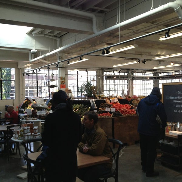 1/19/2013 tarihinde Trish C.ziyaretçi tarafından Local Choice Produce Market'de çekilen fotoğraf