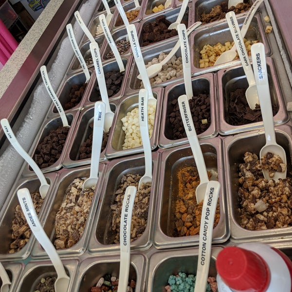 sweetFrog Premium Frozen Yogurt Dessert Shop in Suffolk