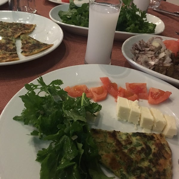 Photo taken at Balıkçıdede Restaurant by 🎩🎓👔👟🕶⚡️İnsect61🎤🎺🎸🎧🎼🎬🚗🚗 on 11/9/2018