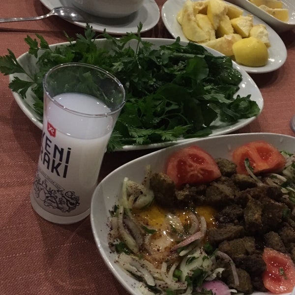 Photo taken at Balıkçıdede Restaurant by 🎩🎓👔👟🕶⚡️İnsect61🎤🎺🎸🎧🎼🎬🚗🚗 on 11/16/2018