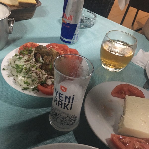 Photo taken at Balıkçıdede Restaurant by 🎩🎓👔👟🕶⚡️İnsect61🎤🎺🎸🎧🎼🎬🚗🚗 on 7/25/2018
