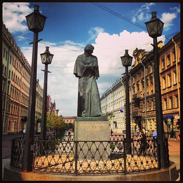 Памятник гоголю в санкт петербурге