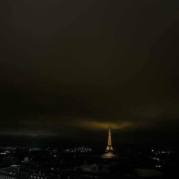11/18/2023 tarihinde Rozitaswziyaretçi tarafından Terrasse des Galeries Lafayette'de çekilen fotoğraf