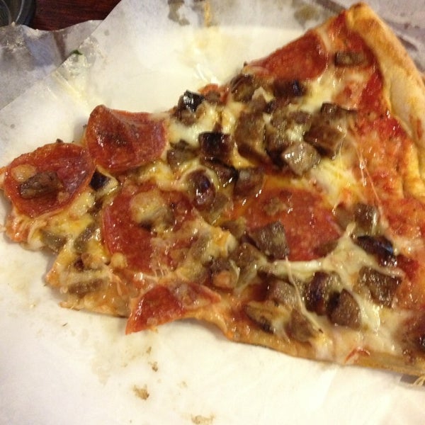 1/9/2013 tarihinde Michael P.ziyaretçi tarafından Previti Pizza'de çekilen fotoğraf