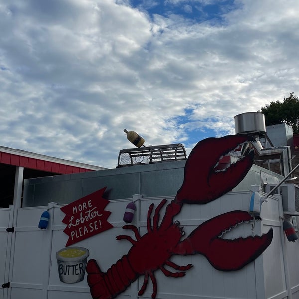 Claws Seafood Restaurant in Rockland