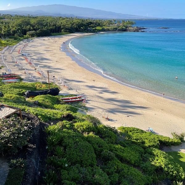 Foto diambil di Mauna Kea Beach Hotel, Autograph Collection oleh Norton R. pada 12/13/2021