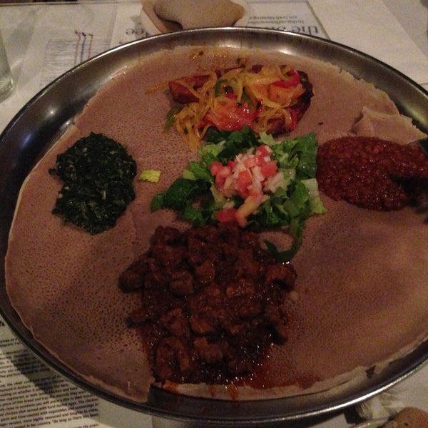 Снимок сделан в Ethiopian Diamond Restaurant &amp; Bar пользователем Xiao S. 5/5/2013