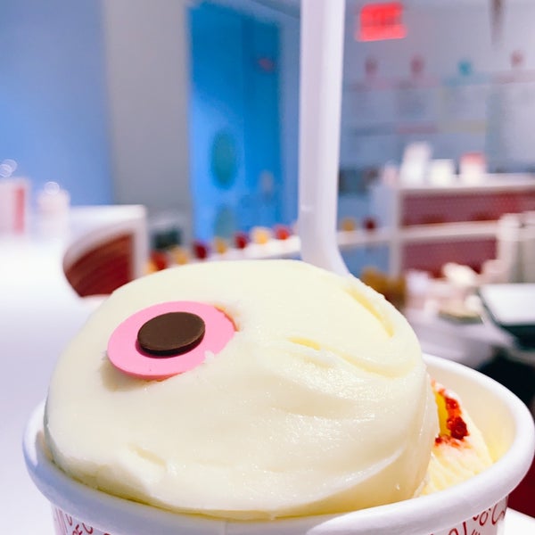 5/1/2019 tarihinde Chaotic H.ziyaretçi tarafından Sprinkles Beverly Hills Ice Cream'de çekilen fotoğraf