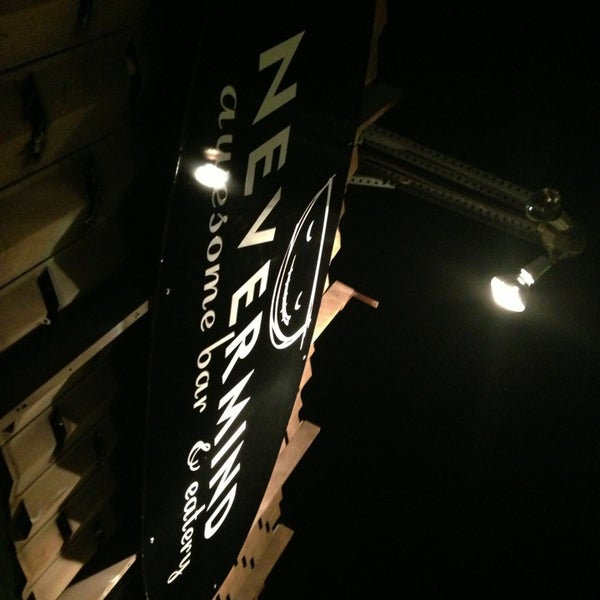 5/5/2013에 David M.님이 Nevermind Awesome Bar &amp; Eatery에서 찍은 사진