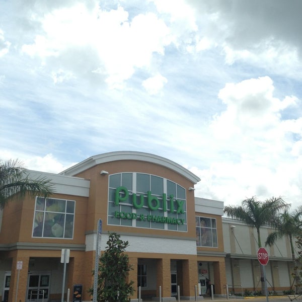 Publix Super Market at Eagle Landing Grocery Store in North Fort Myers