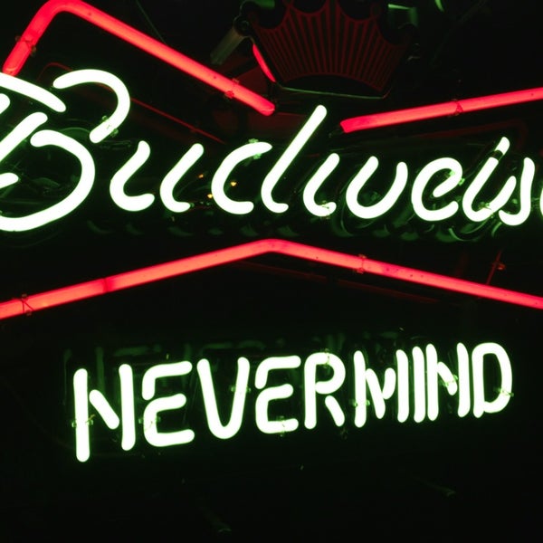 Foto tomada en Nevermind Awesome Bar &amp; Eatery  por David M. el 4/14/2013