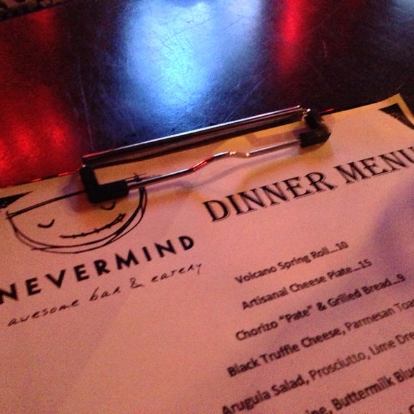 Foto tomada en Nevermind Awesome Bar &amp; Eatery  por David M. el 6/28/2013