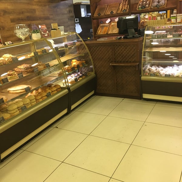 Foto tirada no(a) Французская пекарня &quot;Bon Ami&quot; por Alexey S. em 2/10/2019