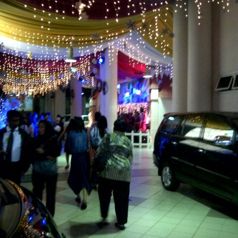 Foto scattata a Gereja Keluarga Allah (GBIKA) da Pambudi S. il 12/16/2012