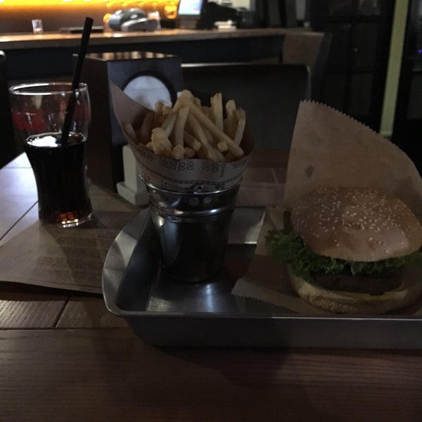 Great place to chill out, wooden interior, good not loud music. Not expansive at all but kitchen works quite slow (25 mins burger wait). Still would recommend to stay here for launch :)