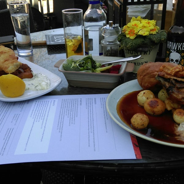 Queen and Castle Pub in Kenilworth