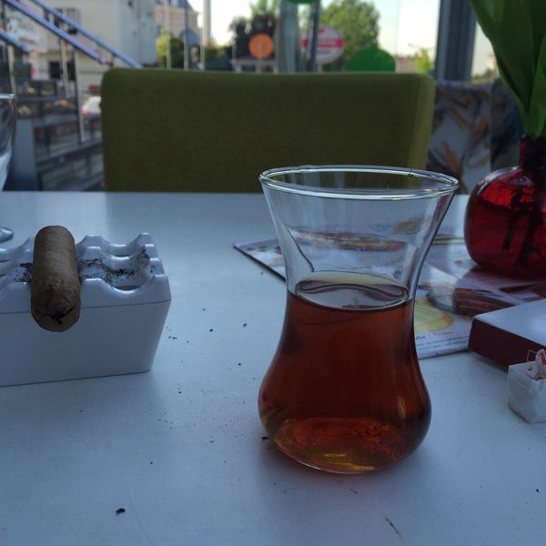 Das Foto wurde bei Melita Şark Sofrası Cafe &amp; Restaurant von SERKAN E. am 5/15/2015 aufgenommen